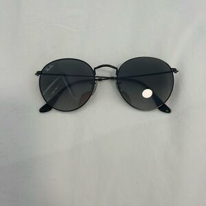 Ray-ban unisex round metal black sunglasses.